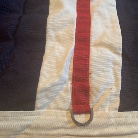 Tommy Hilfiger Thick and Cozy Twin comforter. - Picture 4 of 5